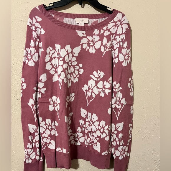 LOFT Sweaters - LOFT Flower top, Size M